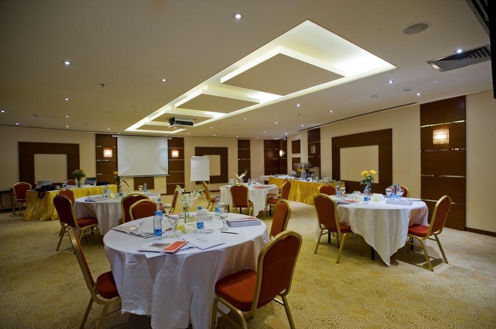 Eastyard Khobar Hotel - Formerly Ramada By Wyndham Khobar Екстер'єр фото
